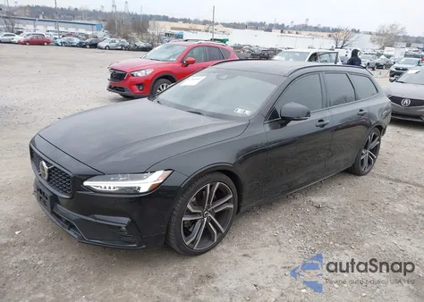 2021 Volvo V90 T6 R-Design z USA, uszkodzony, nr VIN YV1A22VM8M1165603